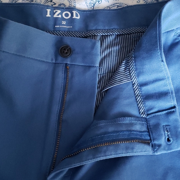 IZOD Shorts - Picture 2 of 7